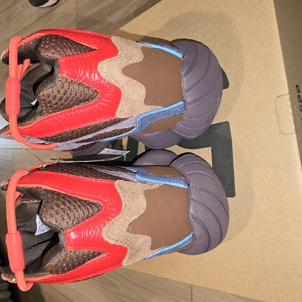 Yeezt - Picture 3 of 5